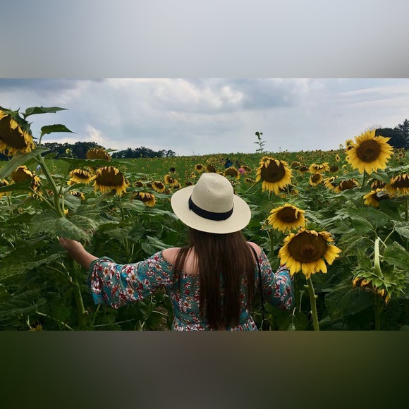 Meet your Posher, Kailey - Picture 3 of 7